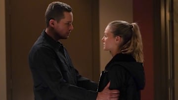 CHICAGO P.D. -- "The Other Side" Episode 816 -- Pictured: (l-r) Jesse Lee Soffer as Jay Halstead, Tracy Spiridakos as Hailey -- (Photo by: Lori Allen/NBC)