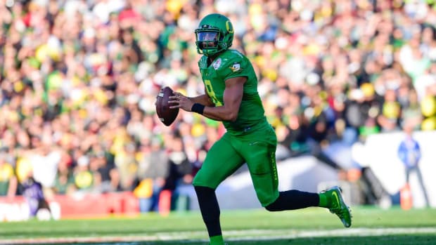 Oregon Ducks quarterback Marcus Mariota