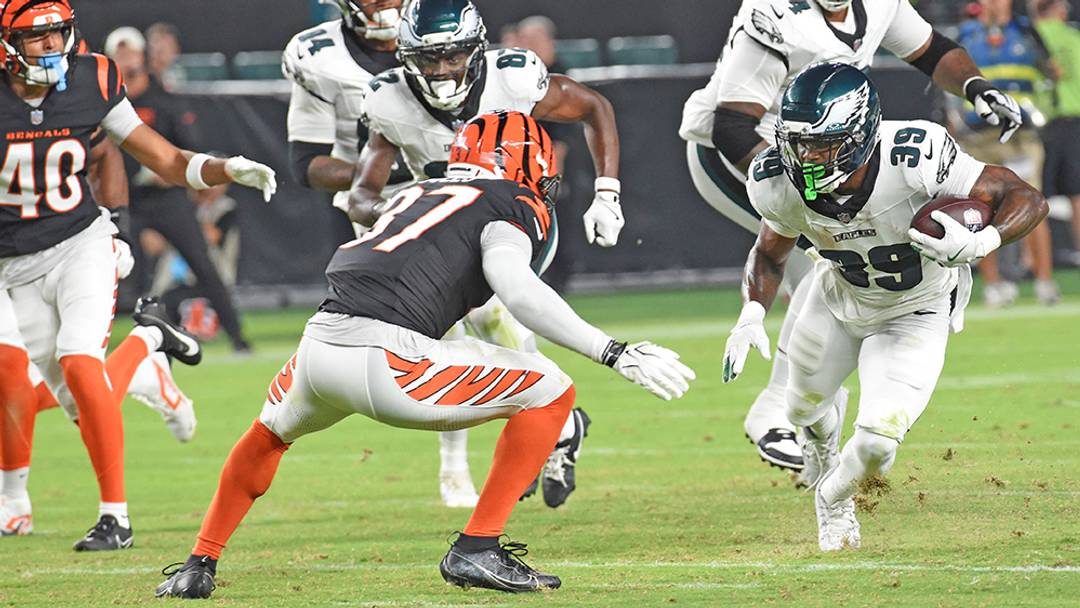 Eagles running back Dameon Pierce looks for yardage in the Eagles' preseason finale against the Cincinnati Bengals on Aug. 28, 2026.