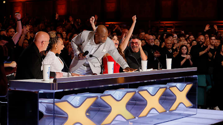 AMERICA'S GOT TALENT -- "Auditions" Episode 2004 -- Pictured: (l-r) Howie Mandel, Mel B, Terry Crews, Sofia Vergara, Simon Cowell -- (Photo by: Trae Patton/NBC)