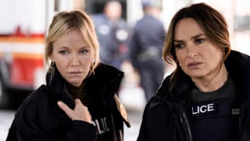 LAW & ORDER: SPECIAL VICTIMS UNIT -- "Cornered" Episode 26008 -- Pictured: (l-r) Kelli Giddish as Amanda Rollins, Mariska Hargitay as Capt. Olivia Benson