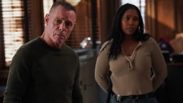 CHICAGO P.D. -- "Seen And Unseen" Episode 12016 -- Pictured: (l-r) Jason Beghe as Sgt. Hank Voight, Toya Turner as Kiana Cook -- (Photo by: Elizabeth Sisson/NBC)