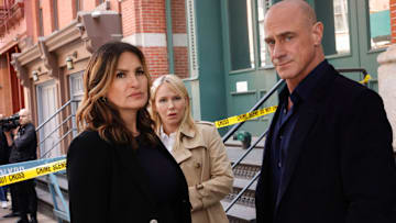 LAW & ORDER: ORGANIZED CRIME -- "Shadowërk" Episode 321 -- Pictured: (l-r) Mariska Hargitay as Captain Olivia Benson, Kelli Giddish as Detective Amanda Rollins, Christopher Meloni as Detective Elliot Stabler -- (Photo by: Will Hart/NBC)