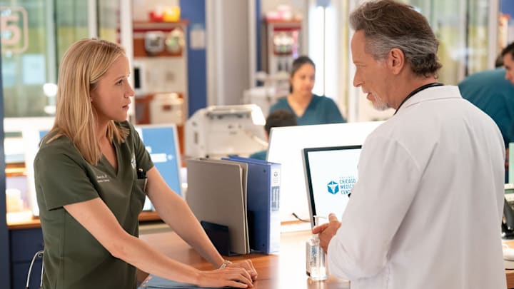 CHICAGO MED -- "We All Fall Down" Episode 1101 -- Pictured: (l-r) Jessy Schram as Dr. Hannah Asher, Steven Weber as Dr. Dean Archer