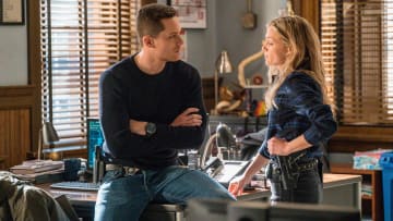 CHICAGO P.D. -- "Intimate Violence" Episode 715 -- Pictured: (l-r) Jesse Lee Soffer as Jay Halstead, Tracy Spiridakos as Hailey Upton -- (Photo by: Matt Dinerstein/NBC)