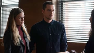 CHICAGO P.D. -- "No Way Out" Episode 909 -- Pictured: (l-r) Tracy Spiridakos as Hailey, Jesse Lee Soffer as Jay Halstead -- (Photo by: Lori Allen/NBC)