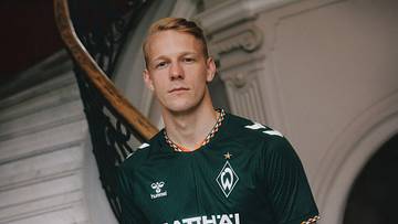 Marco Grüll trägt Werders neues Auswärtstrikot Marco Grüll trägt Werders neues Auswärtstrikot
