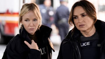 LAW & ORDER: SPECIAL VICTIMS UNIT -- "Cornered" Episode 26008 -- Pictured: (l-r) Kelli Giddish as Amanda Rollins, Mariska Hargitay as Capt. Olivia Benson