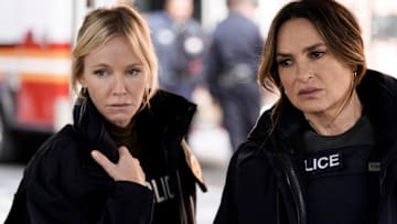 LAW & ORDER: SPECIAL VICTIMS UNIT -- "Cornered" Episode 26008 -- Pictured: (l-r) Kelli Giddish as Amanda Rollins, Mariska Hargitay as Capt. Olivia Benson