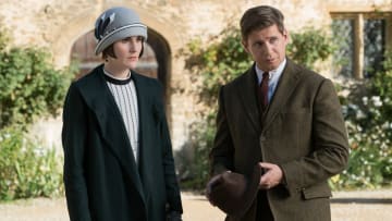 NBC'S RETURN TO DOWNTON ABBEY: A GRAND EVENT -- "Downton Abbey" -- Pictured: (l-r) Michelle Dockery as Lady Mary Talbot, Allen Leech as Tom Branson -- (Photo by: Liam Daniel/Focus Features)