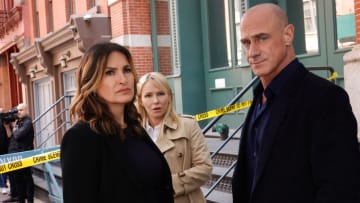 LAW & ORDER: ORGANIZED CRIME -- "Shadowërk" Episode 321 -- Pictured: (l-r) Mariska Hargitay as Captain Olivia Benson, Kelli Giddish as Detective Amanda Rollins, Christopher Meloni as Detective Elliot Stabler -- (Photo by: Will Hart/NBC)