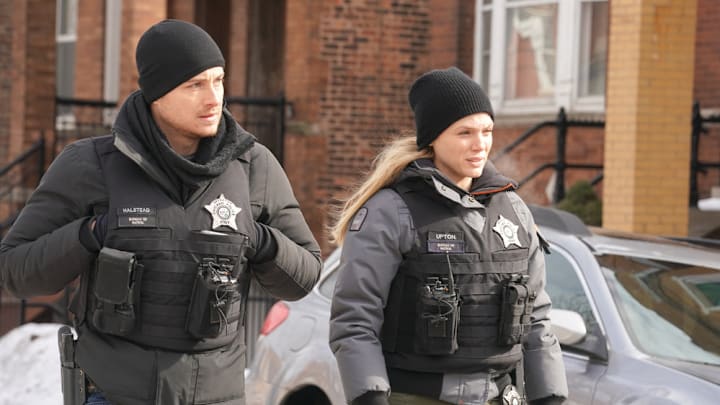 CHICAGO P.D. -- "Closer" Episode 916 -- Pictured: (l-r) Jesse Lee Soffer as Jay Halstead, Tracy Spiridakos as Hailey 