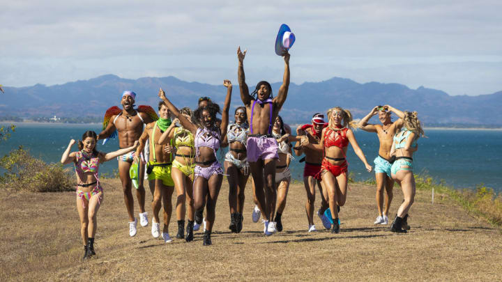 LOVE ISLAND USA -- Episode 612 -- Pictured: (l-r) Nicole Jacky, Kendall Washington, Robert Rausch, Serena Page, JaNa Craig, Kordell Beckham, Leah Kateb, Miguel Harichi, Olivia Walker, Aaron Evans -- (Photo by: Ben Symons/Peacock)