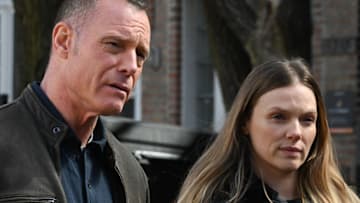 CHICAGO P.D. -- "Water Line" Episode 11011 -- Pictured: (l-r) Jason Beghe as Hank Voight, Tracy Spiridakos as Hailey Upton -- (Photo by: Lori Allen/NBC)