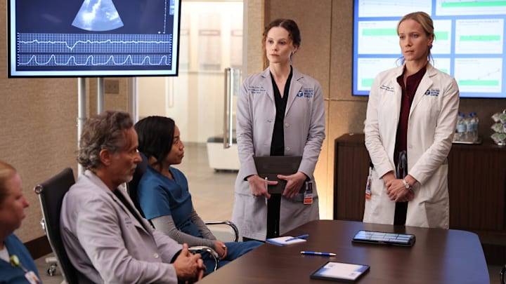 CHICAGO MED -- "Blurred Lines" Episode 1004 -- Pictured: (l-r) Sarah Ramos as Dr. Caitlin Lenox, Jessy Schram as Dr. Hannah Asher