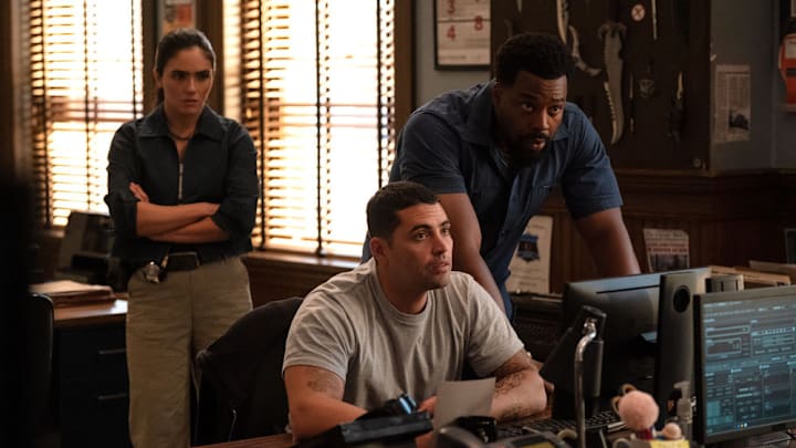 CHICAGO P.D. -- "Impulse Control" Episode 1307 -- Pictured: (l-r) Arienne Mandi as Eva Imani, Benjamin Levy Aguilar as Dante Torres, LaRoyce Hawkins as Officer Kevin Atwater -- (Photo by: Elizabeth Sisson/NBC)