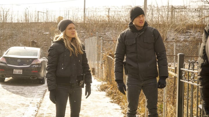 CHICAGO P.D. -- "Center Mass" Episode 714 -- Pictured: (l-r) Tracy Spiridakos as Hailey Upton, Jesse Lee Soffer as Jay Halstead -- (Photo by: Elizabeth Sisson/NBC)