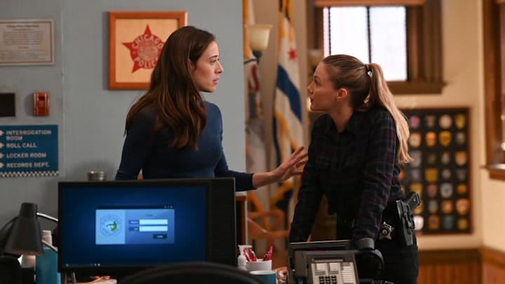 CHICAGO P.D. -- "Retread" Episode 11002 -- Pictured: (l-r) Marina Squerciati as Kim Burgess, Tracy Spiridakos as Hailey Upton -- (Photo by: Lori Allen/NBC)