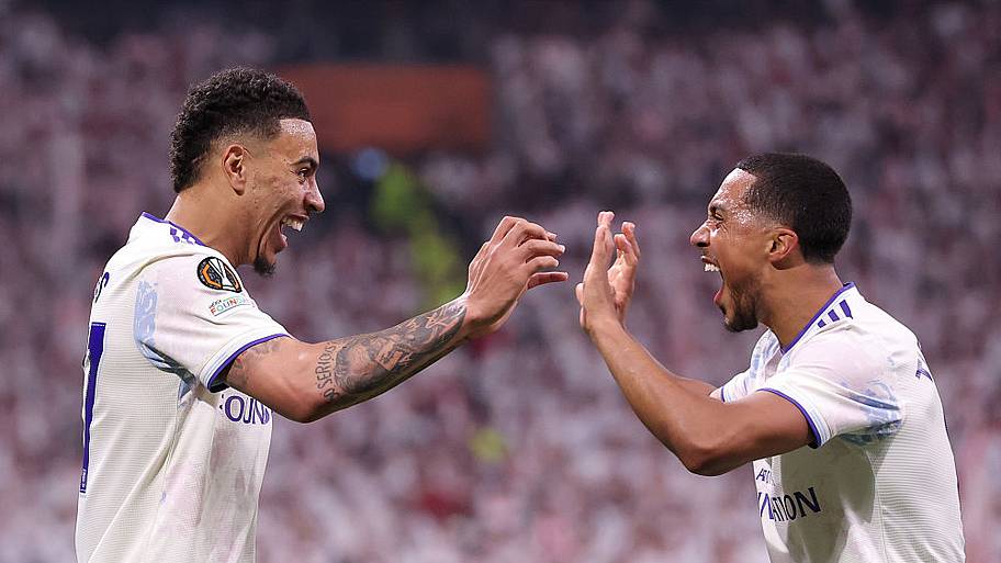 Morgan Rogers, Youri Tielemans