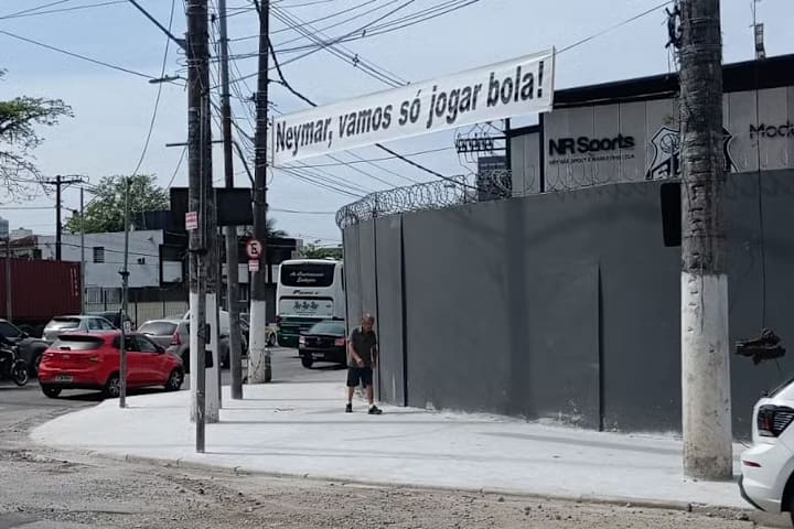 Faixa de cobrança a Neymar