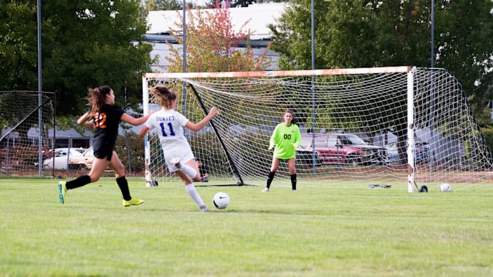 Oregon high school girls soccer has a deep crop of standout midfielders in 2024.
