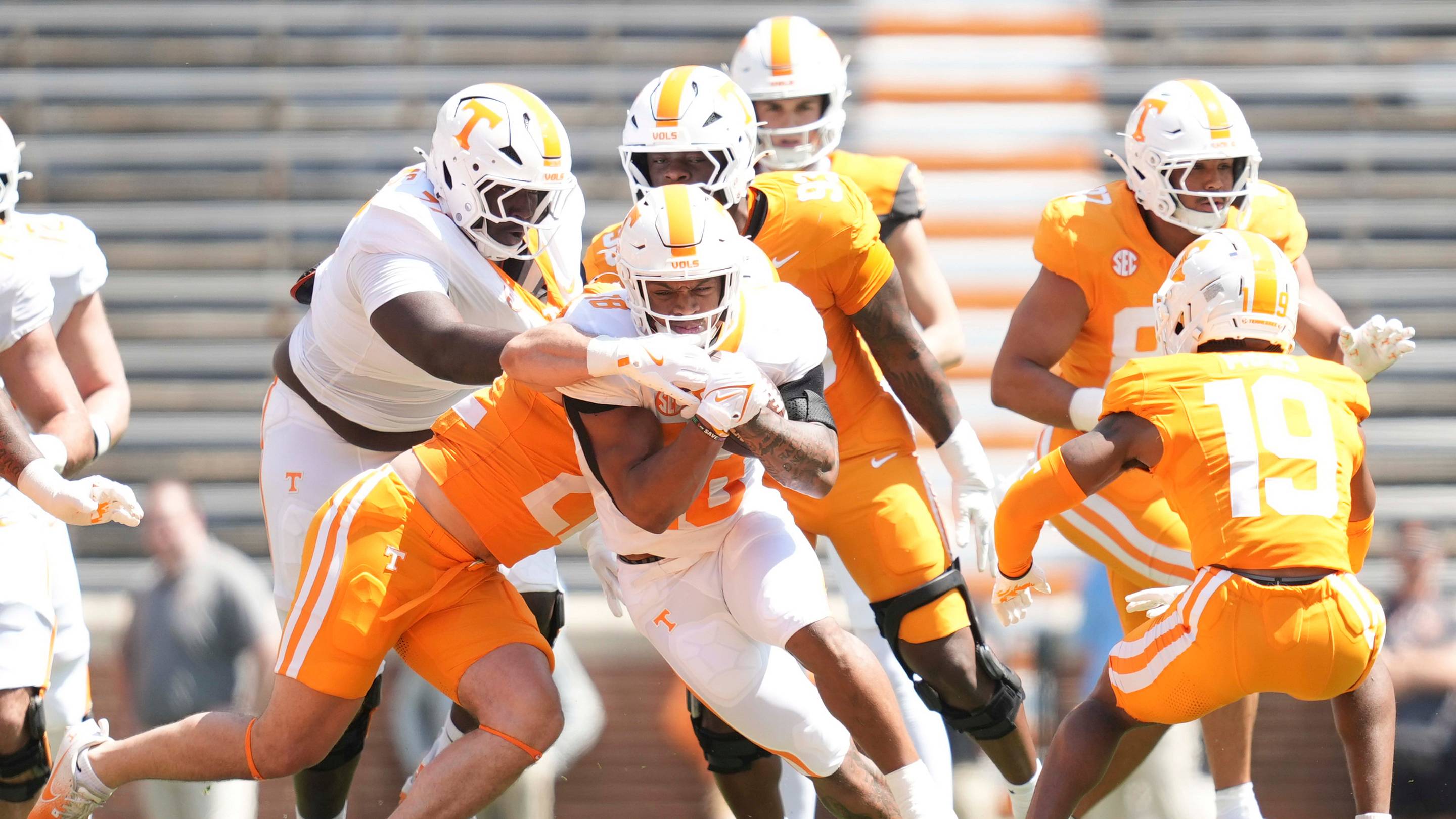 Tennessee Running Back Coach De'Rail Sims Speaks About the Bond of the Running Backs