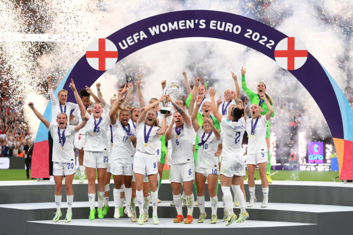 Leah Williamson, Millie Bright