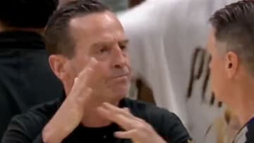 Cavs coach Kenny Atkinson won the internet with this move. 