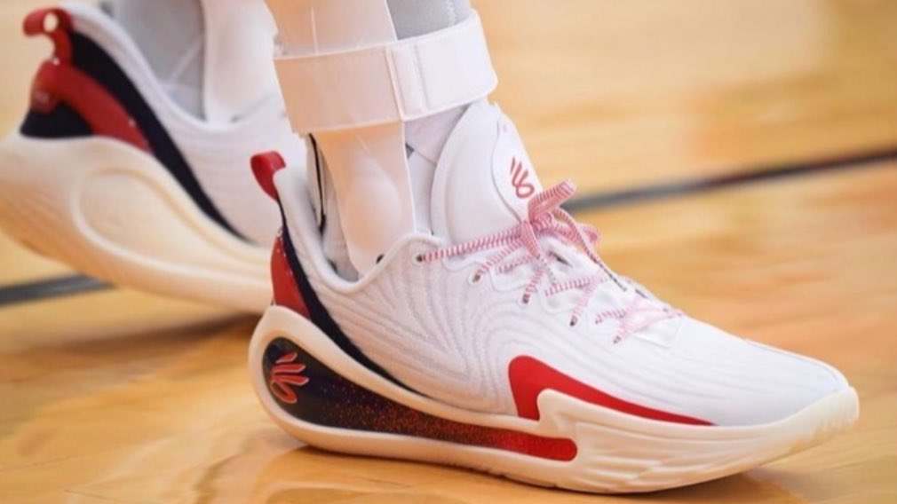 Curry ホワイト バスケットボールシューズ Stephen Curry Debuts 12th Signature Sneaker in Team USA Practice