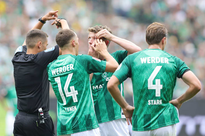 SV Werder Bremen v Borussia Dortmund - Bundesliga