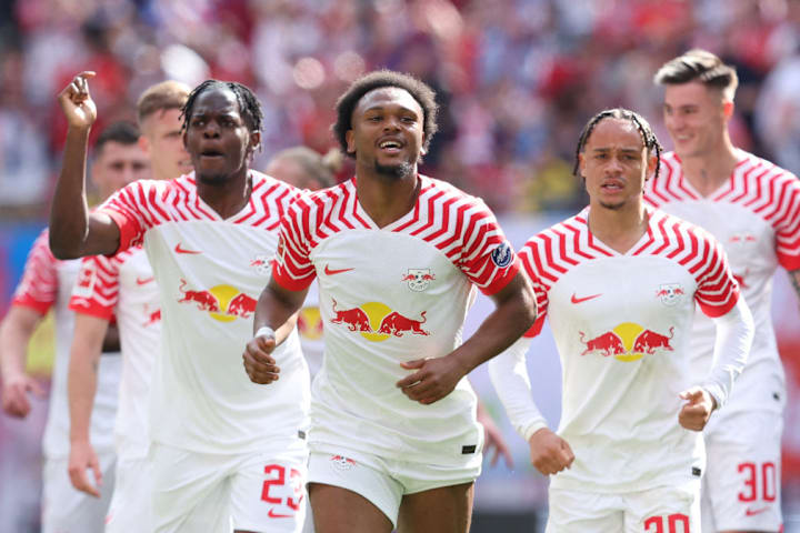 TOPSHOT-FBL-GER-BUNDESLIGA-LEIPZIG-DORTMUND