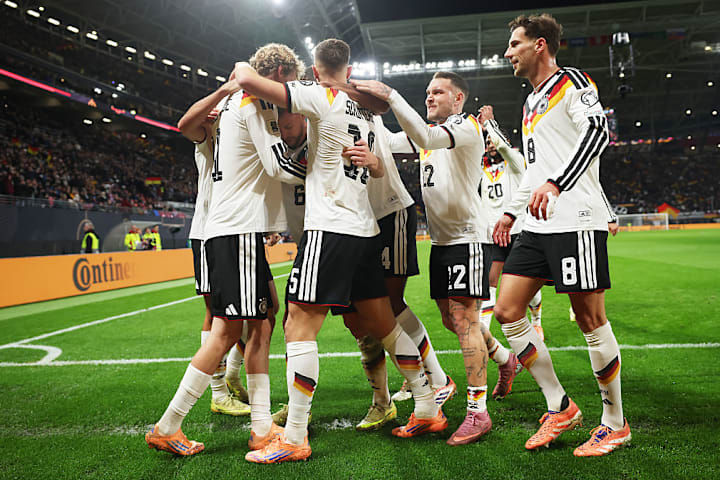 Die deutsche Elf jubelt bei der Gala-Vorstellung gegen die Slowakei