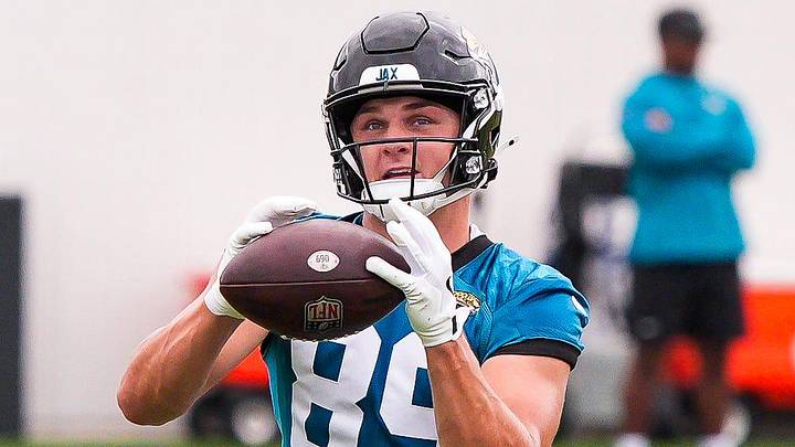 Jaguars tightened Tanner Koziol (89) hauls in a pass during the Jaguars’ fourth OTA of the year, Monday June 1, 2026 at the Miller Electric Center in Jacksonville, Fla.