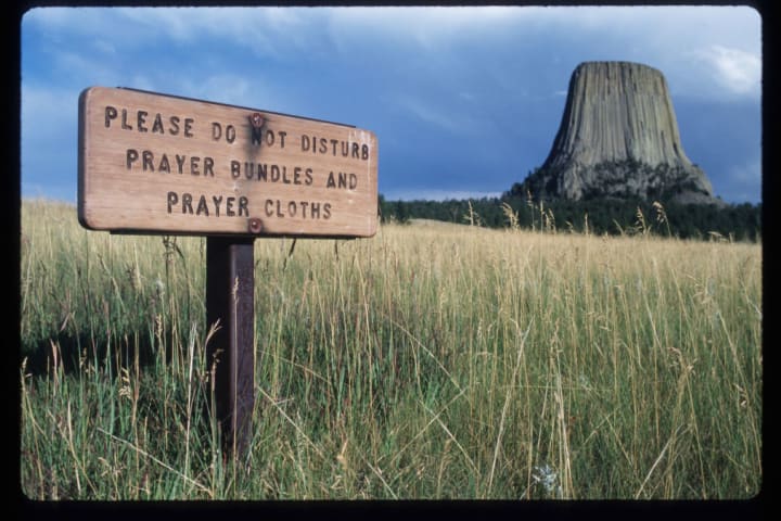 Wooden sign near Devils Tower.