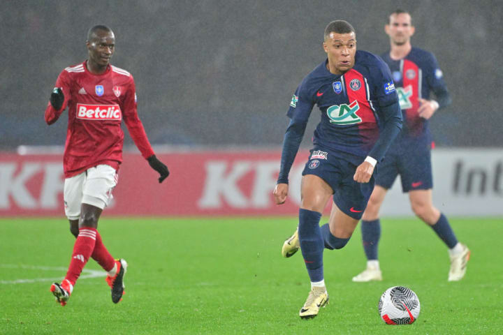 Paris Saint-Germain v Stade Brestois - French Cup