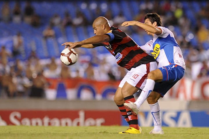 Flamengo v Universidad Catolica - 2010 Libertadores Cup