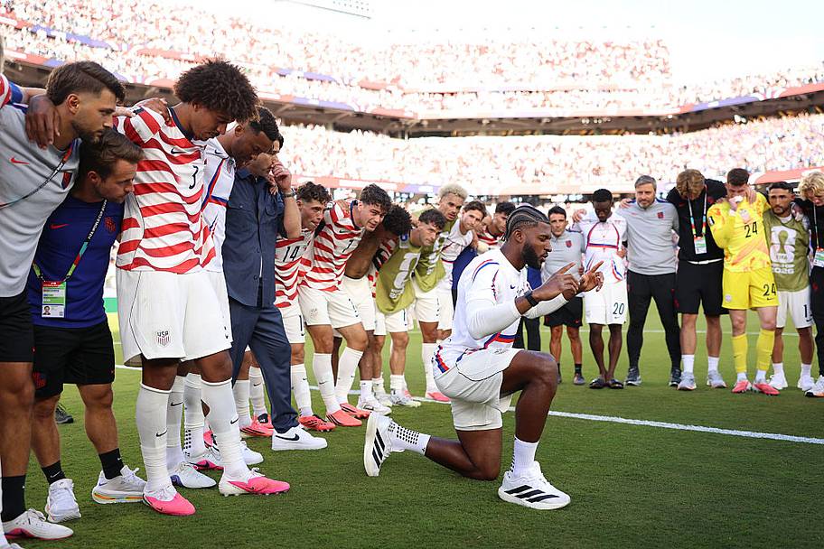 mckenzie praying  with the team after the game
