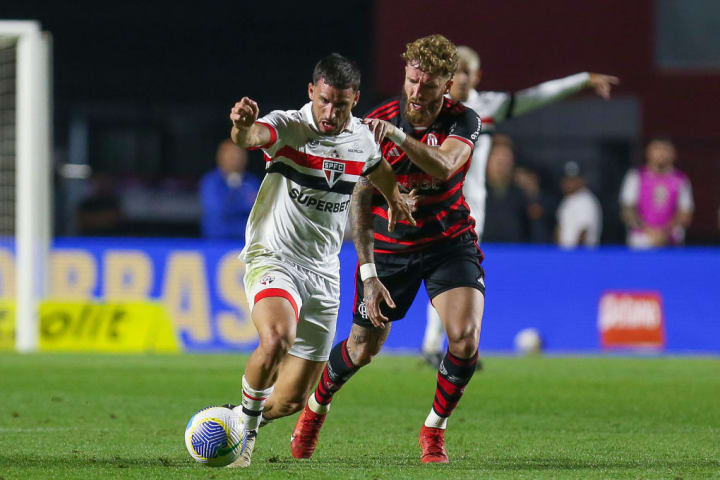 Jonathan Calleri, Leo Pereira