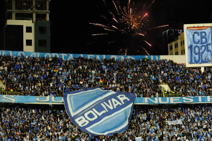 Torcida do Bolívar no Hernando Siles.