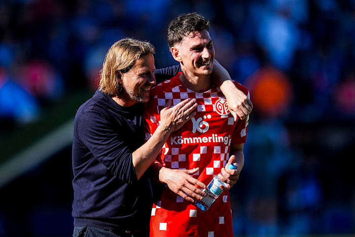 Führte Mainz 05 in beeindruckender Art und Weise nach Europa und wurde Dänemarks & VDV-Trainer des Jahres: Bo Henriksen (l)