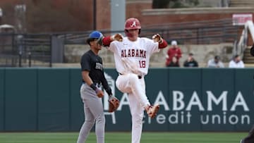 Alabama baseball first baseman Will Hodo.