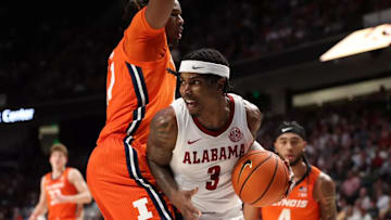 Alabama guard Latrell Wrightsell Jr. (3) looks to pass the ball against Illinois at Legacy Arena at BJCC in Birmingham, AL on Wednesday, Nov 20, 2024.