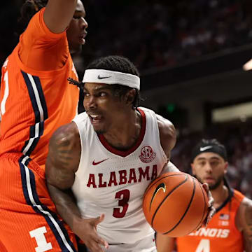 Alabama guard Latrell Wrightsell Jr. (3) looks to pass the ball against Illinois at Legacy Arena at BJCC in Birmingham, AL on Wednesday, Nov 20, 2024.