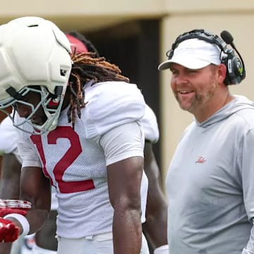 Alabama defensive coordinator Kane Wommack with Zay Mincey (12) and DaShawn Jones (7).