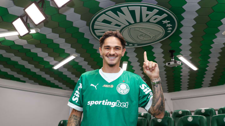 Khellven, lateral-direito do Palmeiras em 2025
