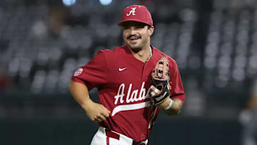 Alabama second baseman Brennen Norton (21).