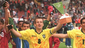 Dunga marcou o primeiro gol da história do confronto
