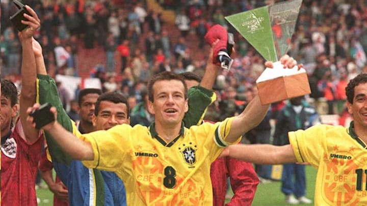 Dunga marcou o primeiro gol da história do confronto