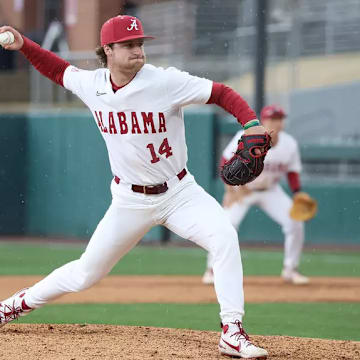 Alabama baseball closer Carson Ozmer (14).