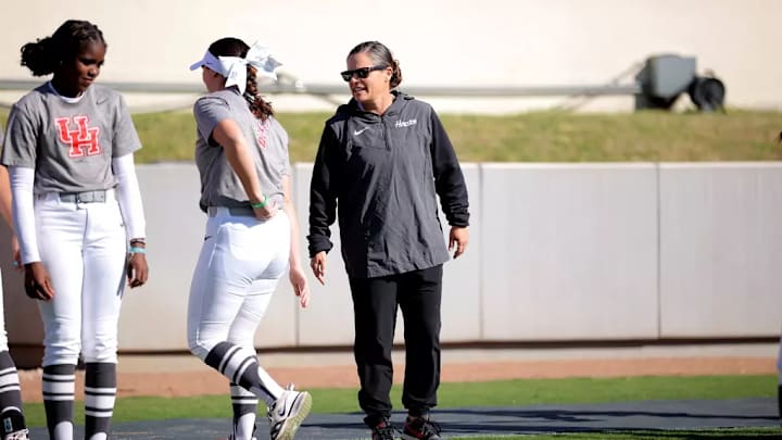 Former Houston softball coach Kristin Vesely (center) Former Houston softball coach Kristin Vesely (center)
